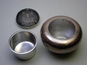 鍛銀鎚目香炉綸子文透 / Forged Silver with Hammered Texture Censer 