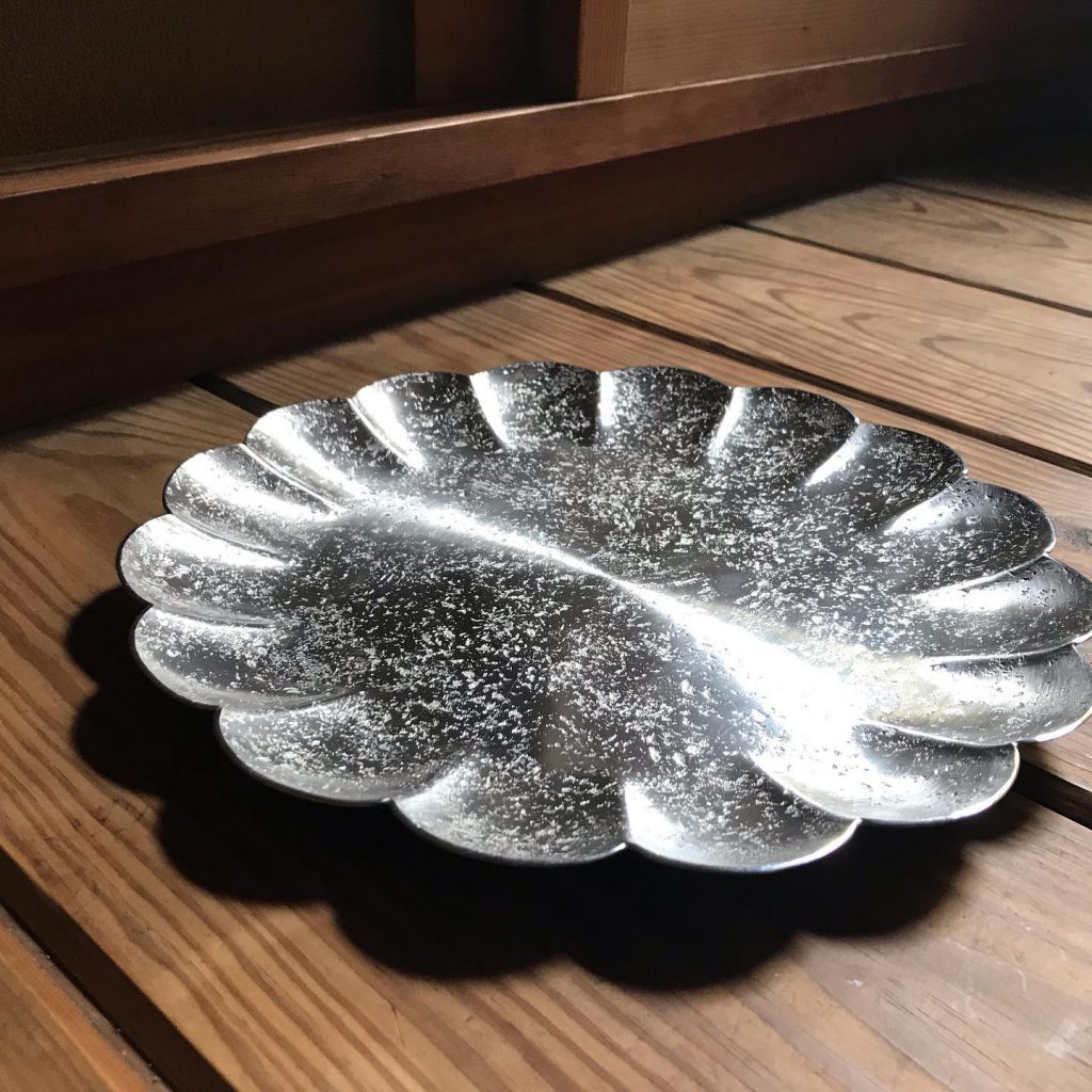 錫 菊割皿