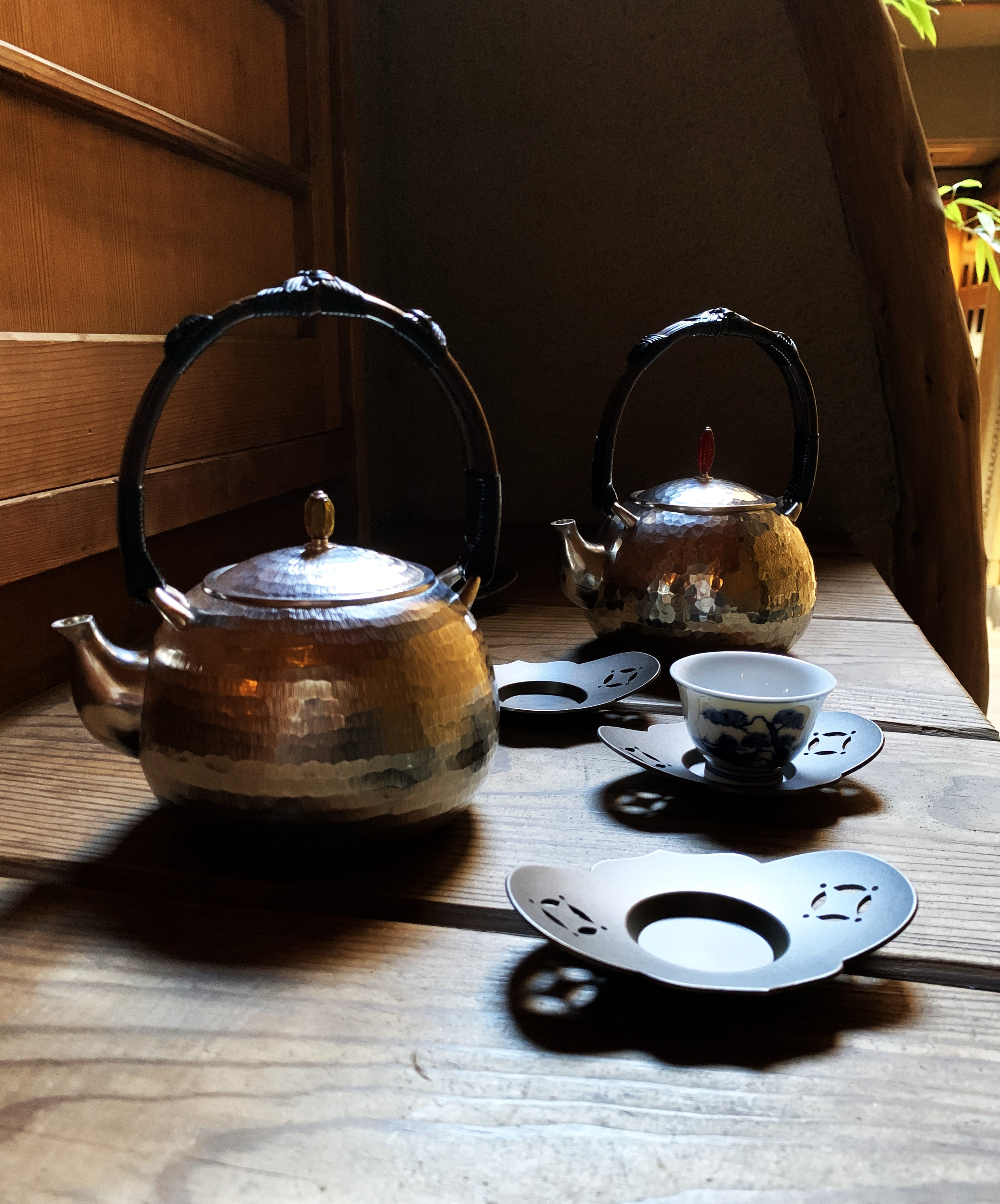 錫 鞠形急須 緋色玻璃摘み / 金色玻璃摘み | 清課堂 / 錫・銀・各種